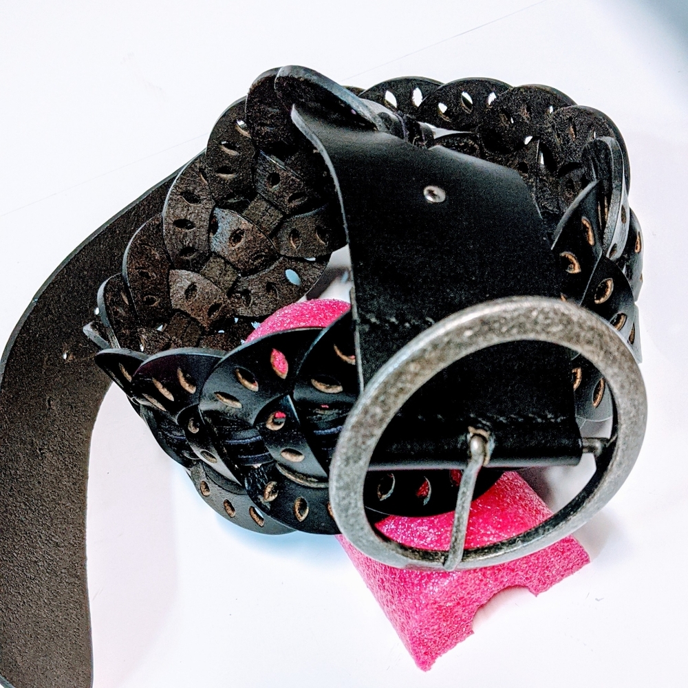 4/$25 Old Navy brand leather belt size medium - Picture 3 of 8